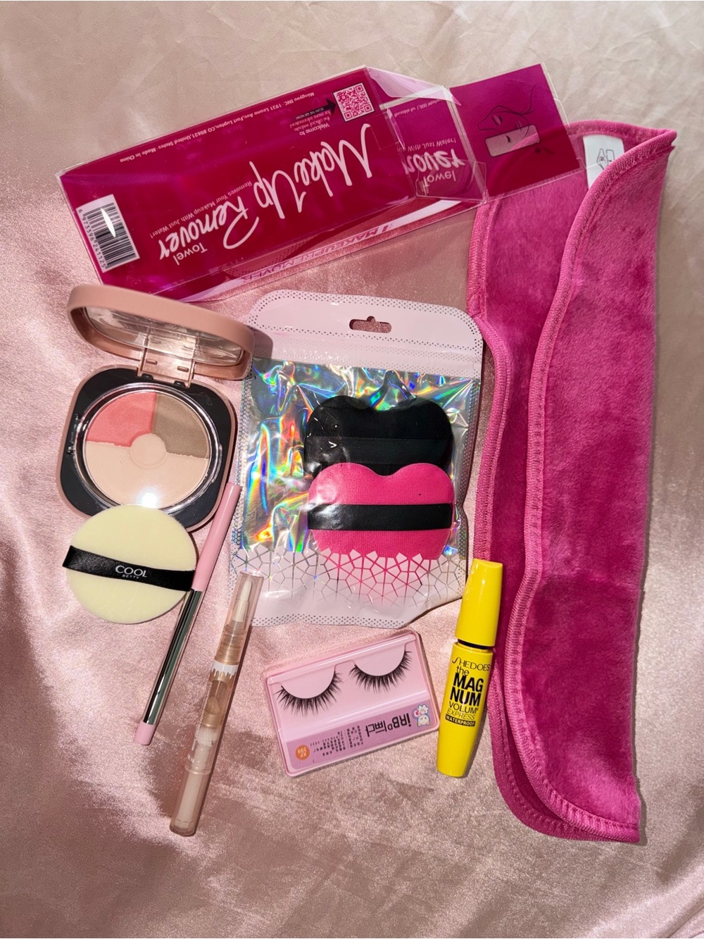Lip-Shaped Makeup Sponge Duo — Pink & Black